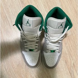 Nike mens 9.5 Air Jordan mid green gray